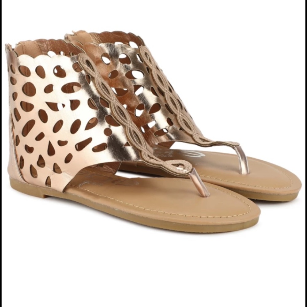 NWT Bebe Girls Rose Gold Metallic Boho Perforated Cut Out Bootie Thong Sandals - Picture 1 of 7